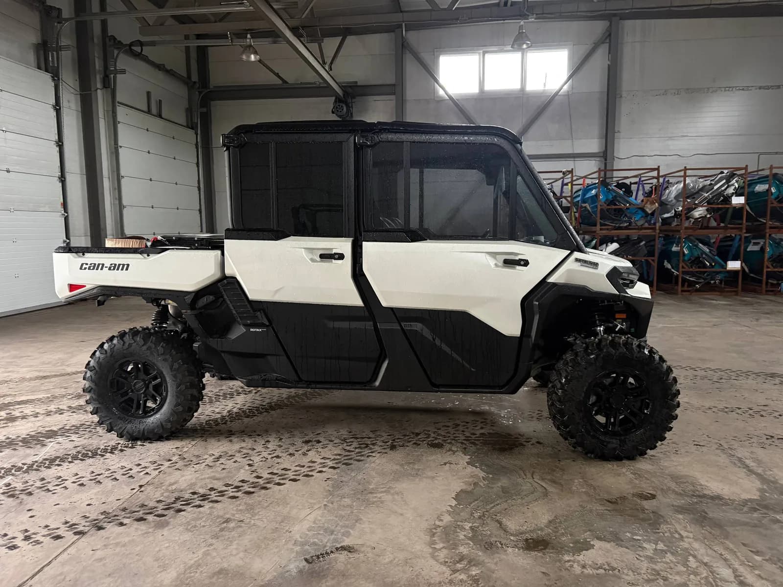 Can-Am Defender LIMITED HD11